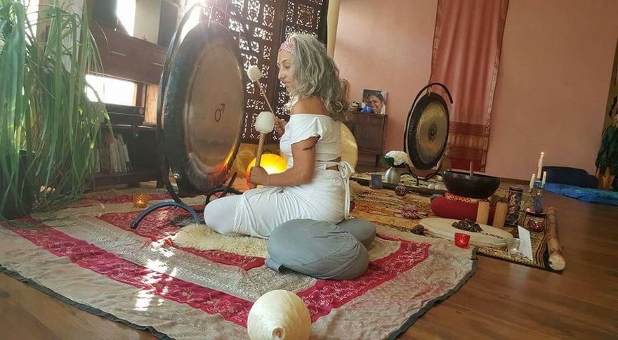 Katia Alunni et ses Gongs Planétaires - Pluton - Mars & Lune